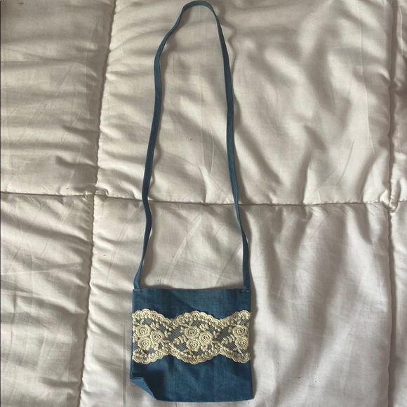 Elegant Blue and Cream Crossbody Bag with Lace Accents - Picture 1 of 3